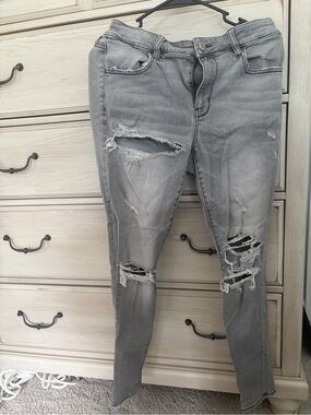 Women’s Distressed Grey Ripped Skinny Jeans